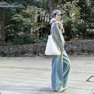 フワフワで気持ちいいラクーンカーディガンとカシミヤストールで暖か【モデル私物コーデ】