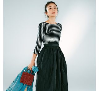 【モノトーンでも華やぐ！】40代の『今っぽスカートコーデ』〈3選〉