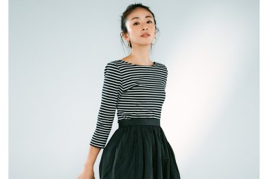 【モノトーンでも華やぐ！】40代の『今っぽスカートコーデ』〈3選〉