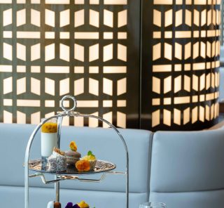 モダンダイニング「TWO ROOMS」のアフタヌーンティーで優雅なひとときを