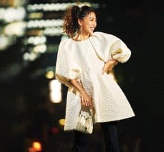 「オシャレしたい、でも気力と服がない！」→【映えトップス×いつもの黒パンツ】で即解決！