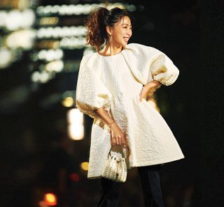 「オシャレしたい、でも気力と服がない！」→【映えトップス×いつもの黒パンツ】で即解決！