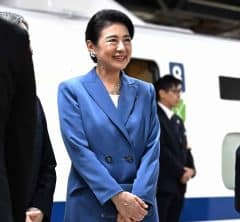 雅子さま【祝・62歳】ブルーに宿る品格。2025年の装いを読み解く