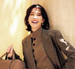 【人気コーデランキング】40代の“ベーシックカラーで華やぎたい！”に応える注目コーデTOP4