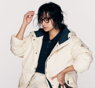 ステッチレスで主役スカートにも品よく寄り添う【名品白ダウン】