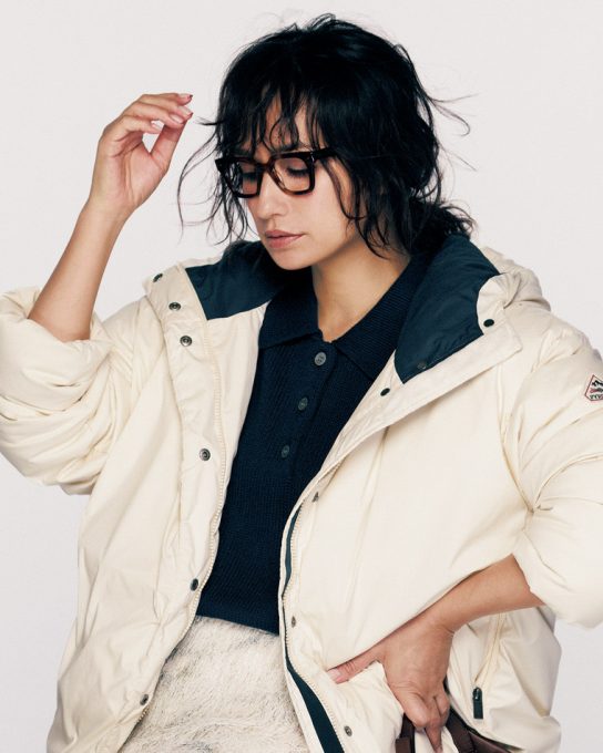 ステッチレスで主役スカートにも品よく寄り添う【名品白ダウン】