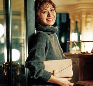 ニット×デニムに足すだけ！レイヤードすれば即洒落る【最旬アイテム】って？