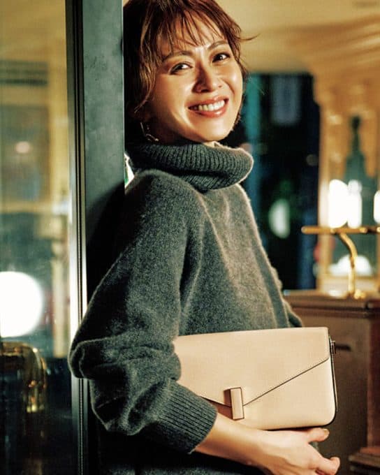 ニット×デニムに足すだけ!レイヤードすれば即洒落る【最旬アイテム】って?