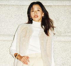 映える冬の白コーデに端正な【ハーフパンツ】で軽やかな変化球