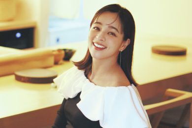 顔周り華やぐ【上品肌見せトップス】でご褒美お寿司をスペシャルに