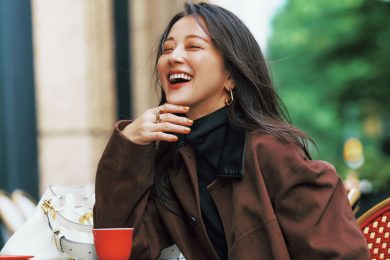 【レザーカラージャケット×フェザースカート】テイストギャップで甘さも許容範囲に