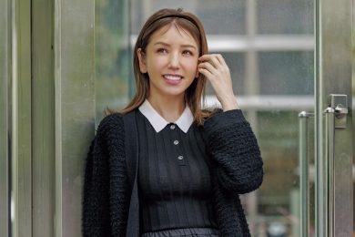 リボンがポイント！レディな【甘黒コーデ】で家族とクリスマス