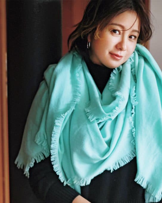 冬のニットコーデのお悩みは【薄軽ストール】一枚でなんとかなる！