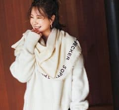 【丸くなった肩、お肉がつきやすい顔】40代の体型悩みには「巻き物オシャレ」が有効！