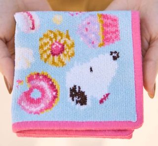 フェイラー、近沢レースetc.40代オシャレ読者の【最新ハンカチ】教えて！＜スナップ10選＞