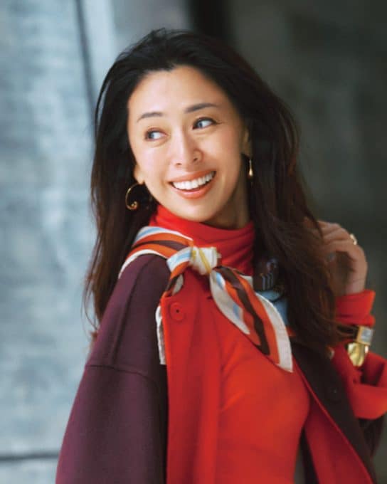 【2026年開運ファッション】新年会は鮮やかカラーを品よく取り入れて