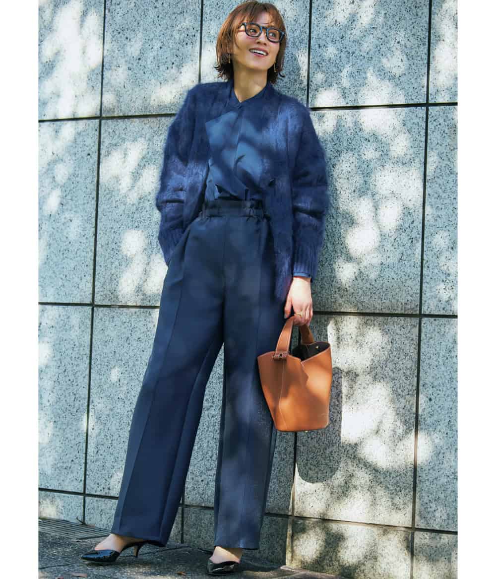 40代　ネイビーコーデ