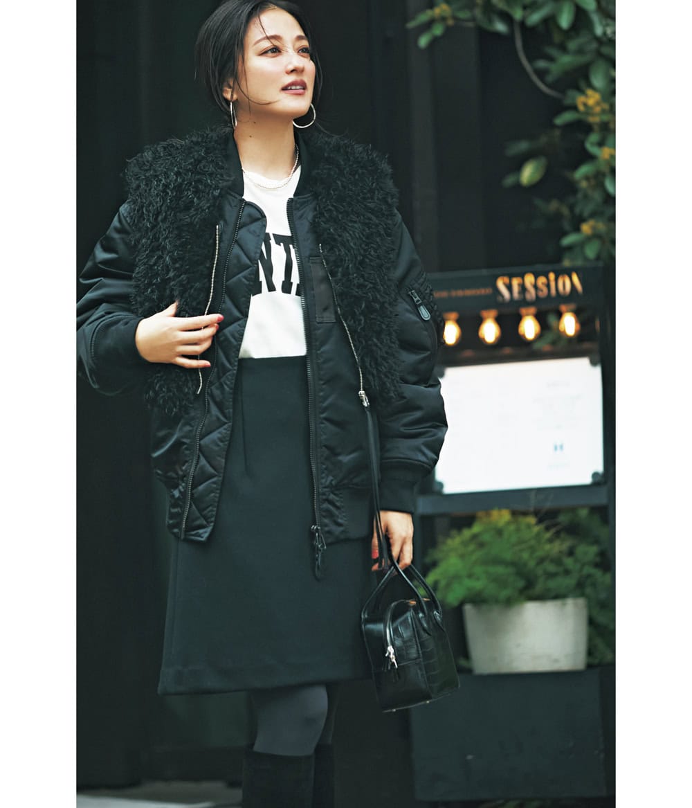 中越典子　ma-1　ミニスカート　ボアジレ　黒コーデ