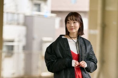 冬コーデが見違える！40代の【トレンドアイテム】で黒ダウンが垢抜ける〈4選〉