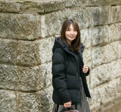 40代の【今どきスカート】で冬をもう一度盛る！「黒ダウンコーデ」にも効く〈4選〉