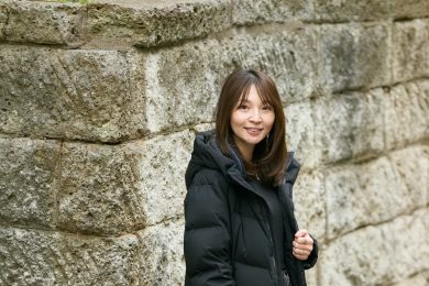 40代の【今どきスカート】で冬をもう一度盛る！「黒ダウンコーデ」にも効く〈4選〉