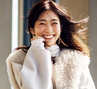 オシャレしたい日の“ほぼ黒＆白”、名品アレンジコーデで新鮮に