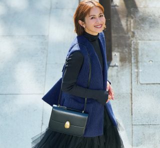 「黒好き」40代のマンネリ回避には【ネイビー】が効く！旬コーデ3選