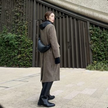 【モデル私服コーデ】寒暖差で難しい季節は、ナイロンパーカーを仕込んで温度調整しやすく