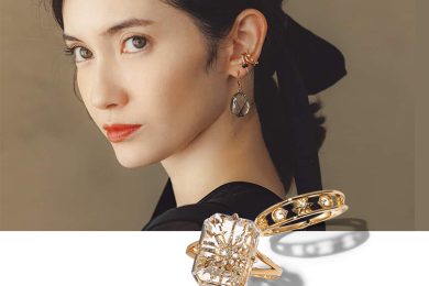 40代の「黒コーデがギラついて見える」問題は、【透け感ジュエリー】で解決！