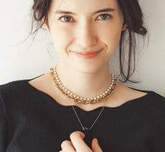 【2万円台〜】40代のシンプルコーデを盛り上げる「洒落感ジュエリー」７選