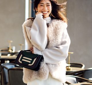 40代の冬カジュアルが華やぐ【もこもこ系の白アウター】最旬３選