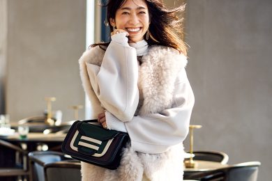 40代の冬カジュアルが華やぐ【もこもこ系の白アウター】最旬３選