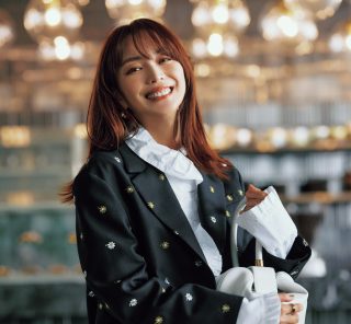 花柄、フリル【新年の甘盛りコーデ】は黒ベースならモードにキマる！