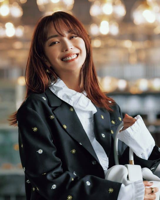 花柄、フリル【新年の甘盛りコーデ】は黒ベースならモードにキマる！