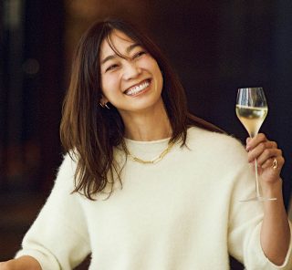 夫も思わず惚れ直す!? まろやか【Allホワイトコーデ】で新年デート