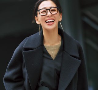 【2026年開運ファッション】仕事始めは黒コーデにゴールドを効かせてきりりと！