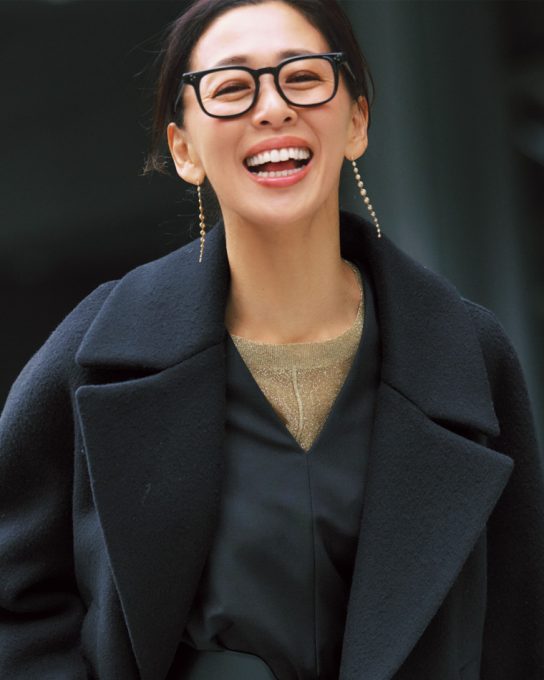 【2026年開運ファッション】仕事始めは黒コーデにゴールドを効かせてきりりと！