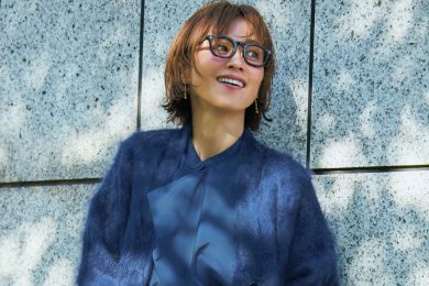 【Allネイビーコーデ】は素材感でリズムをつけて地味見え回避