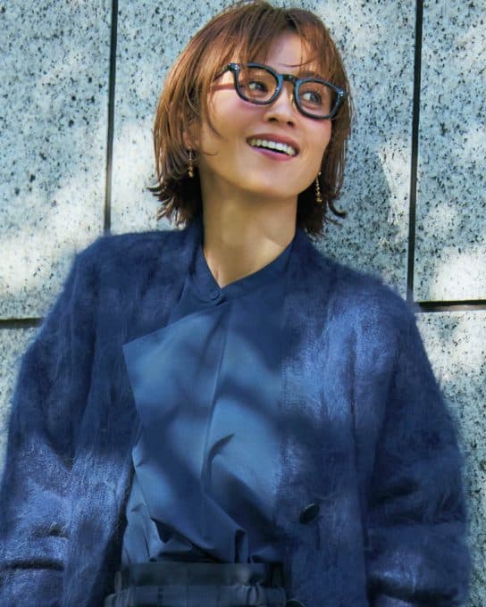 【Allネイビーコーデ】は素材感でリズムをつけて地味見え回避