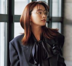 【40代のお仕事コーデ】ほぼ黒×光沢ジャケットで芯があるのにしなやか