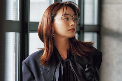 【40代のお仕事コーデ】ほぼ黒×光沢ジャケットで芯があるのにしなやか