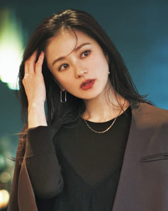 大胆に盛りたい夜の女子会は【レースワンピ】を重ねてほんのり艶っぽく