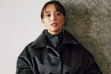 ダウンなのにオシャレ！シルエットで魅せる【甘×マニッシュな黒コーデ】で夫婦ディナーへ