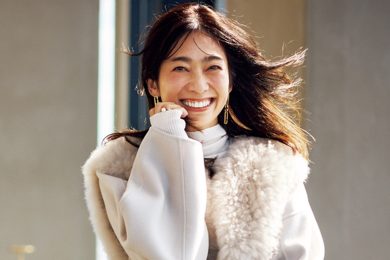 “普段は黒派”こそオシャレしたい日の【あざと可愛い白コーデ】が効く！