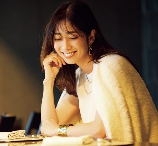 “仕事は黒でシゴデキ”派こそ【会食の日の白コーデ】で意外性を狙って