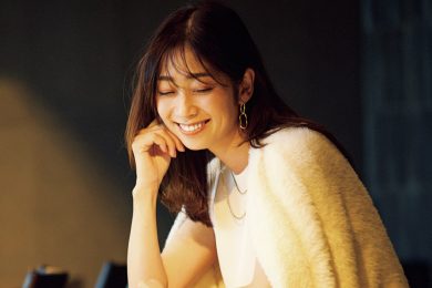 “仕事は黒でシゴデキ”派こそ【会食の日の白コーデ】で意外性を狙って