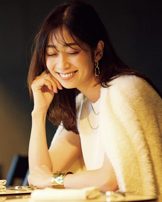 “仕事は黒でシゴデキ”派こそ【会食の日の白コーデ】で意外性を狙って