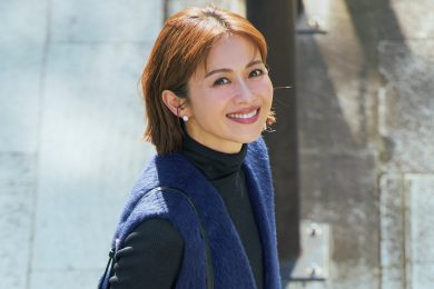 華やか黒チュールスカートに【ネイビージレ】を合わせて大人の落ち着きを