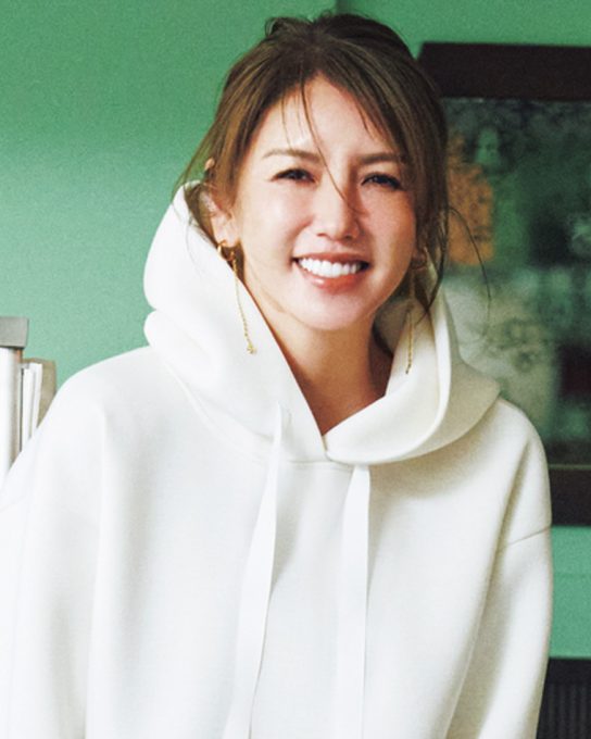 ポカポカ陽気に誘われて大人可愛い【パール付きフーディ】でお出かけ