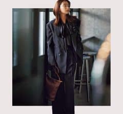 上下黒でも華やぐコツは？【40代の黒パンツ】正解コーデ3選